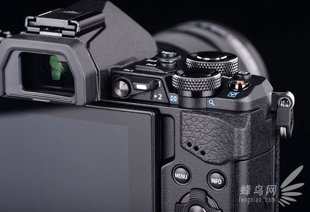 奥林巴斯om-d e-m5 mark ii操控拨轮较前代增加了厚度