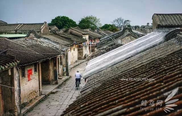 感受潮汕街头古朴气息 老电影般龙湖古寨