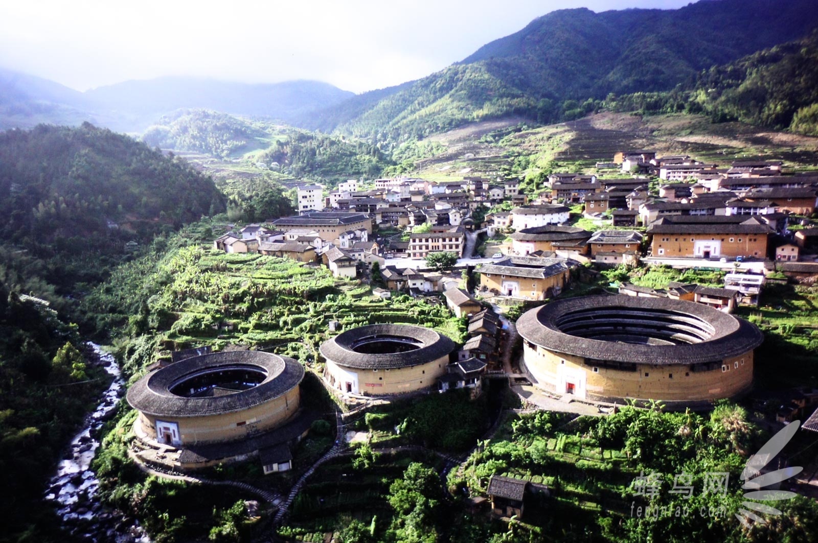 麦可·山下先生镜头下的福建土楼(翻拍索尼4k电视)
