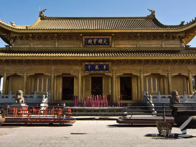 峨眉山金顶华藏寺,被称为世界上最神奇的地方