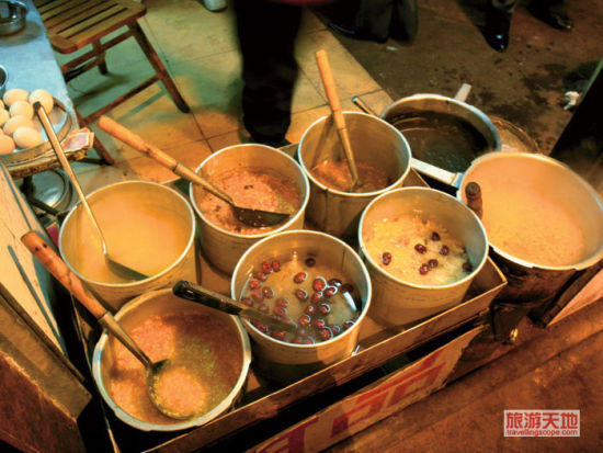 下枧河烤鱼:宜山路美食街的吃法是一大盘烤鱼