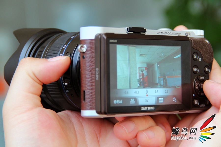 三星nx300怎么把照片传送的魅族手机,下载了了