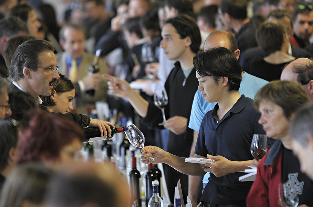 法国葡萄酒旅游中国推广晚宴酒香四溢