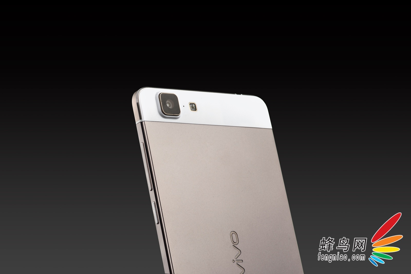 vivox5max 手机参数,vivov3max手机参数配置 vivo x5mmx延续了vivo智能手机的设计风格,即使不看手机左上角的