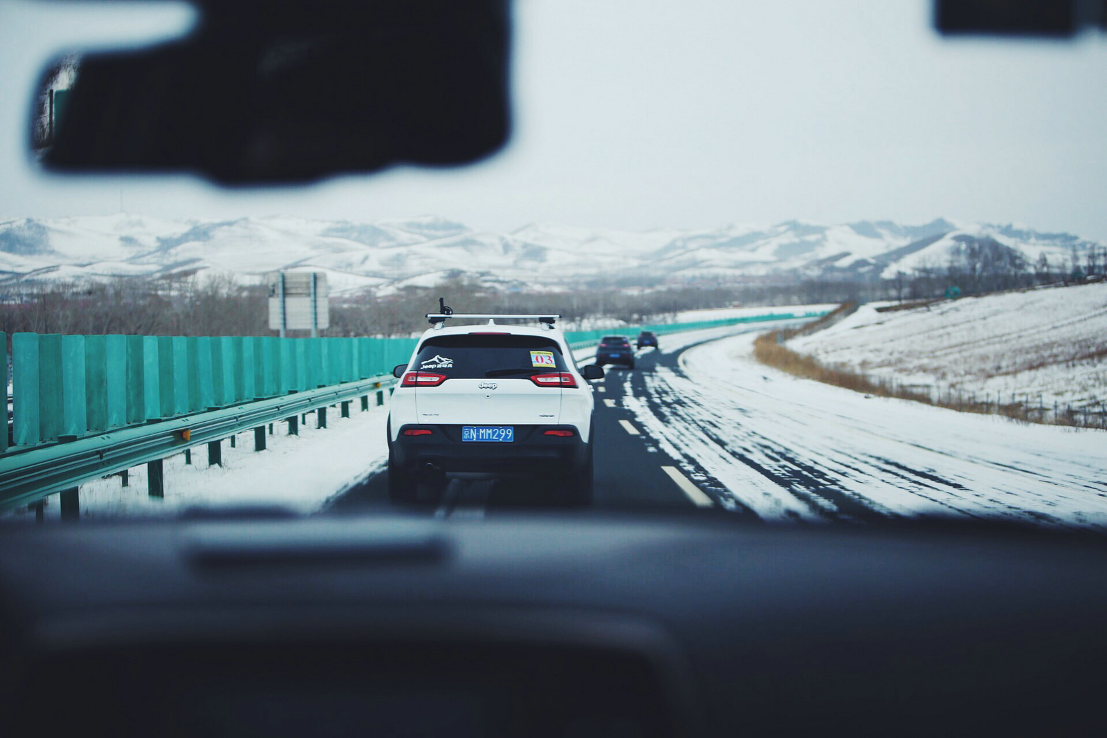 白狼林场尽情越野豁车 雪季征服冰冷阿尔山