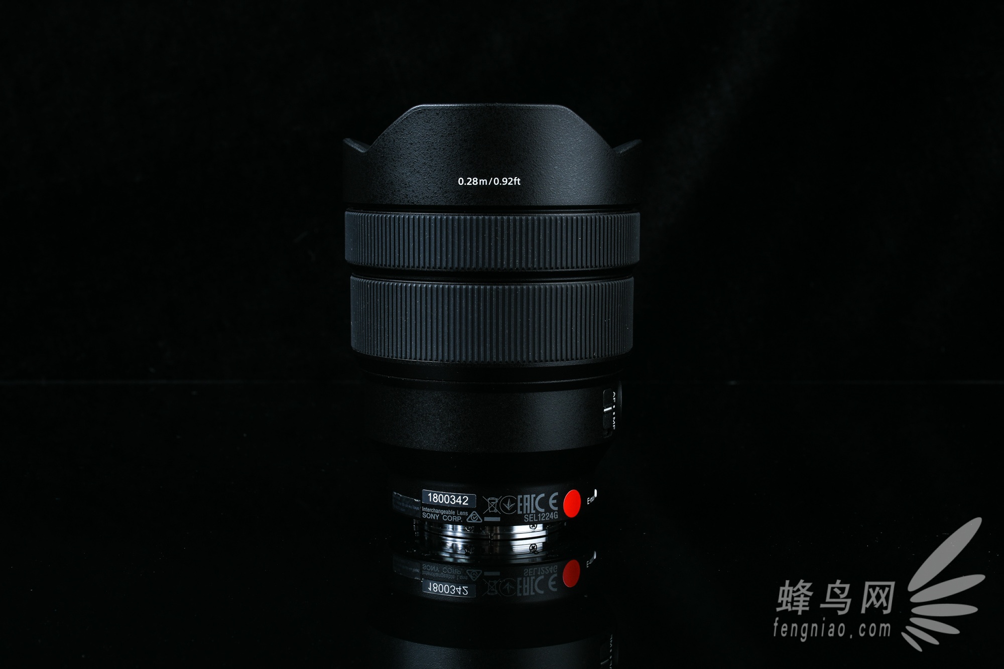 sel1224g镜头的最近对焦距离为28cm,较近的对焦距离加上12mm的焦距