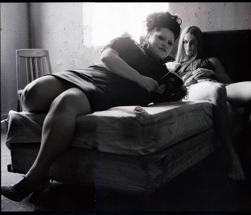 诡异的摇滚肥女照_影像频道_蜂鸟网