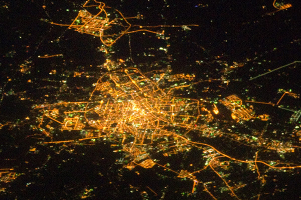 国际空间站宇航员太空拍北京天津夜景(图)