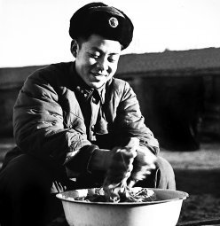 雷锋与摄影:那些鲜为人知的照片幕后故事