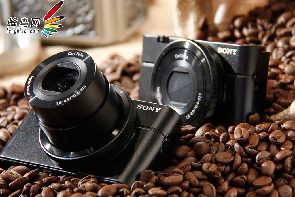 索尼黑卡rx100数码相机采用了
