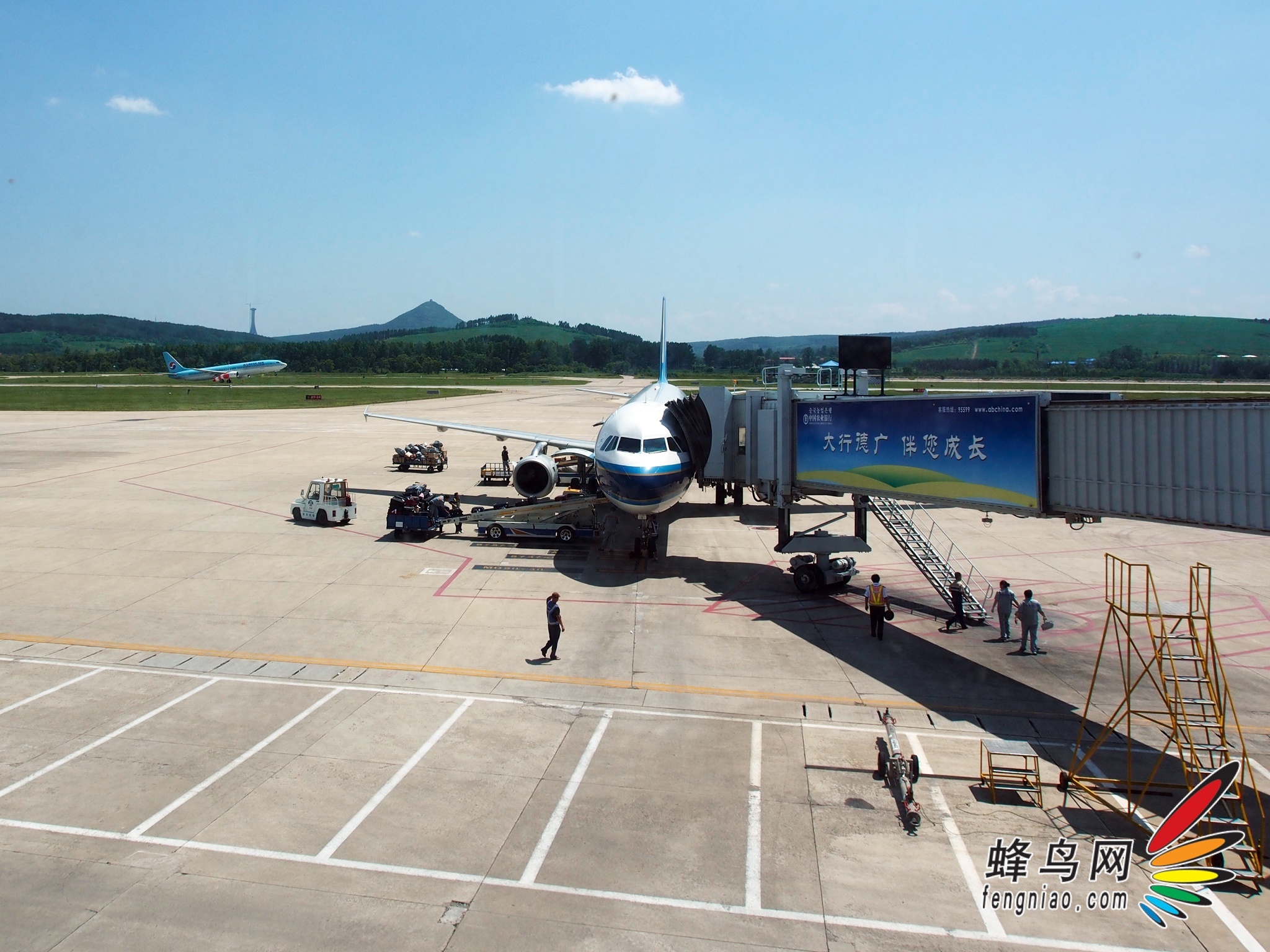 延吉机场是个小机场,在此停靠的飞机也比较少
