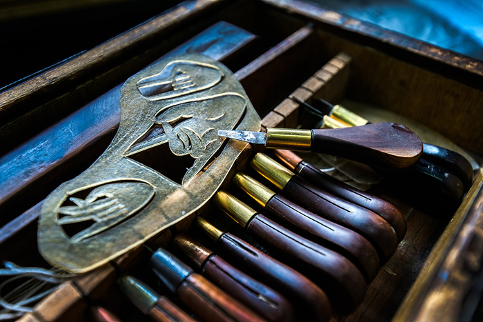 镜头里的中国-腾龙行:华县皮影诉春秋_大师作