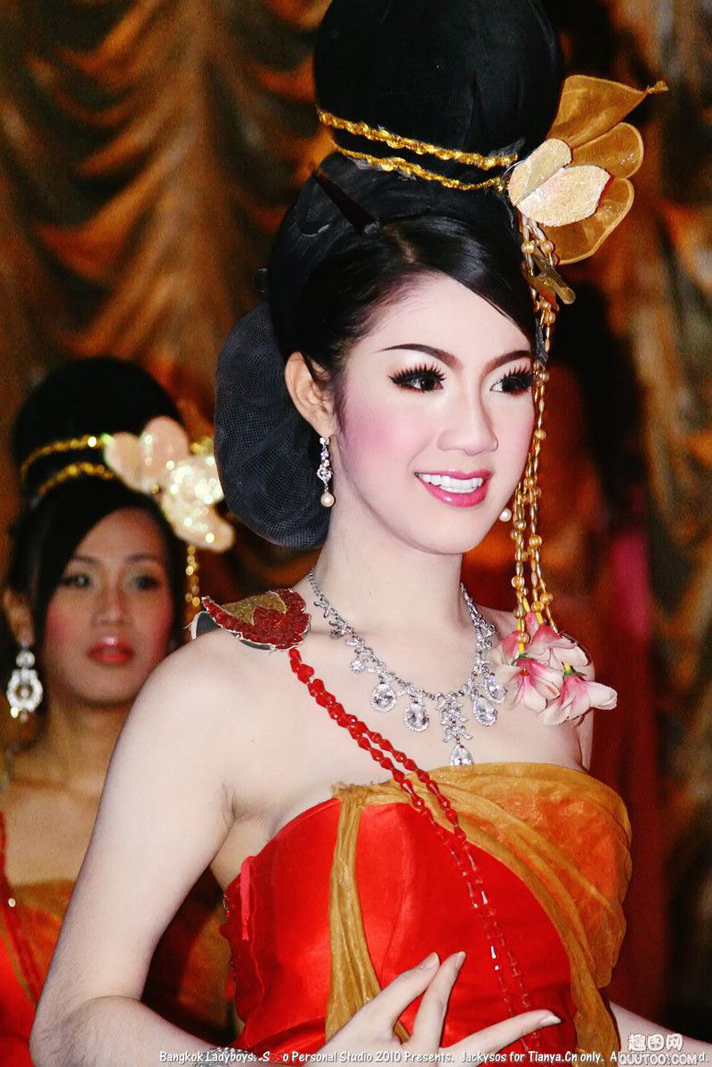 泰国人妖皇后图片