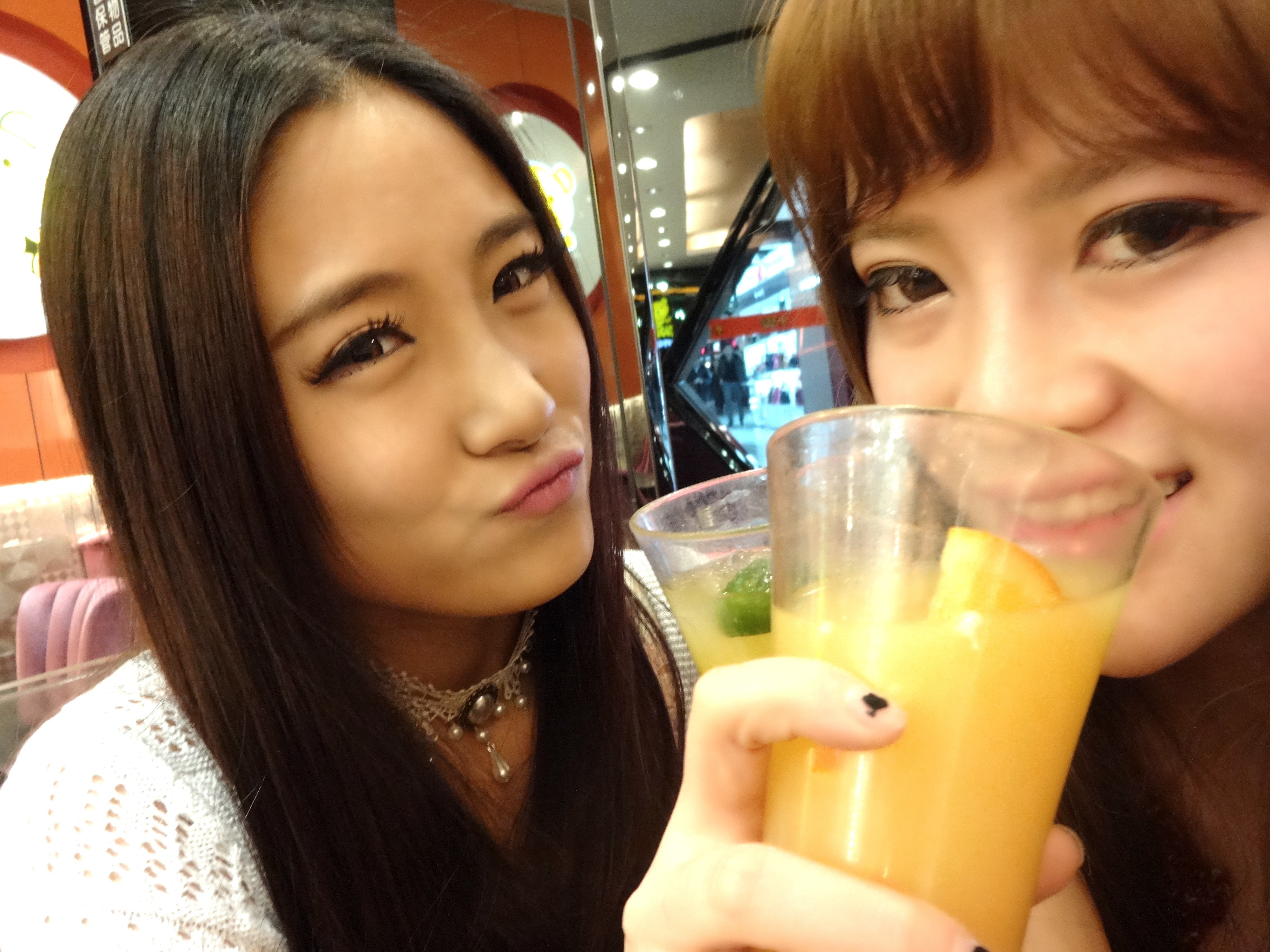 闺蜜自拍新玩法 索尼qx10聚会全攻略