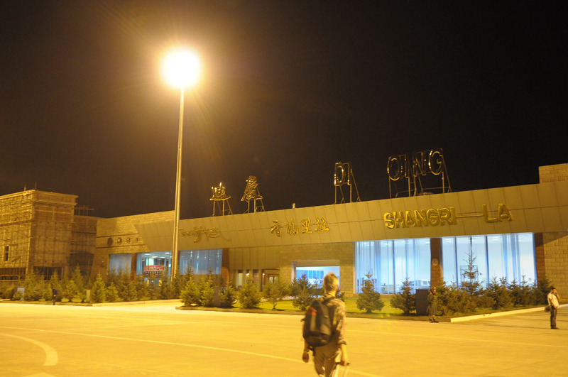 香格里拉机场夜景图片