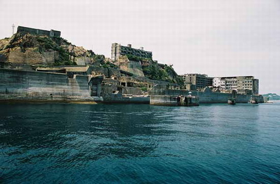 军舰岛   同时,这做被遗弃的城市却给电影《大逃杀2:镇魂歌》以及电脑