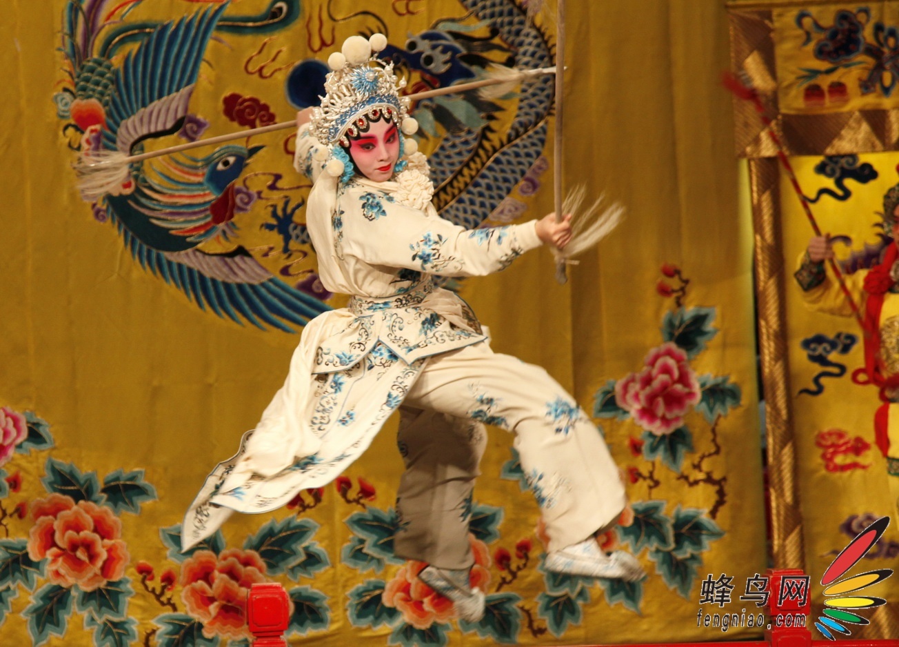 《穆桂英挂帅》,《天女散花》都是梅派演绎的代表剧目,而此次试拍